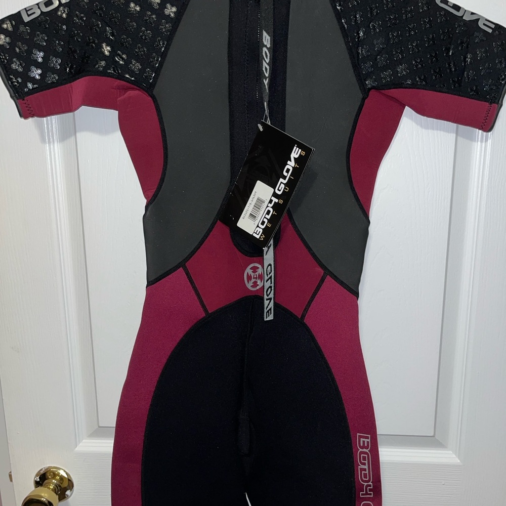 Body Glove Black and Red Women’s short wetsuit Size 7/8